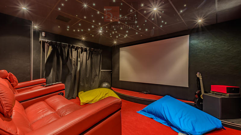 Maison - 400 m² - 8 pièces