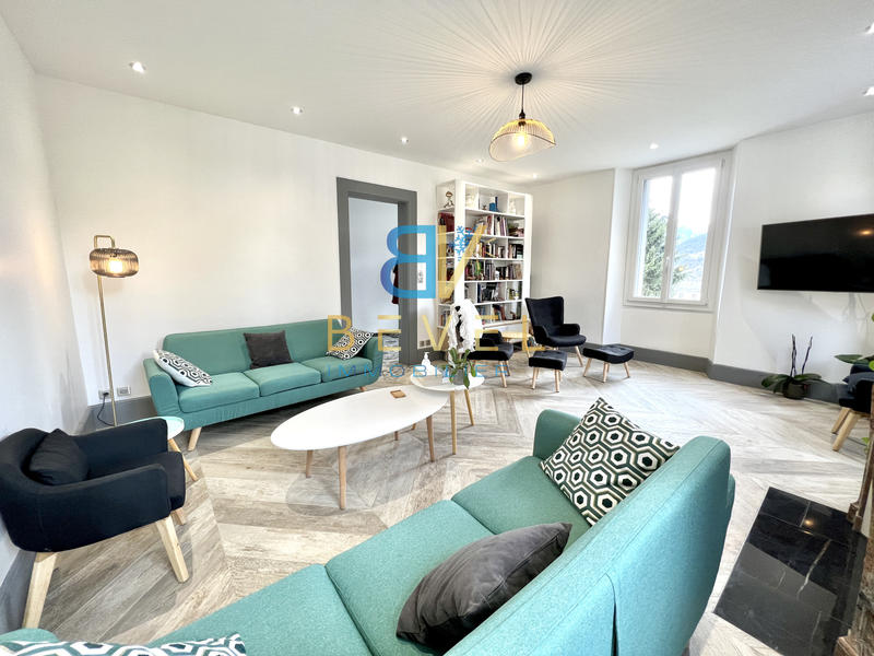 Propriété - 446 m² - 12 pièces