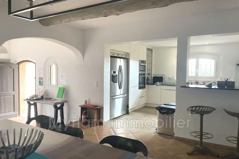 Maison - 1 274 m² - 5 pièces