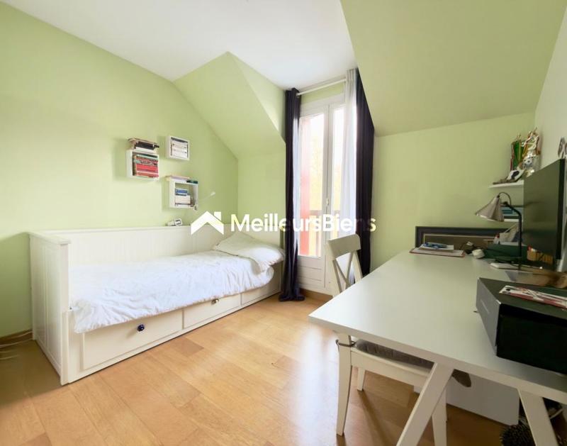 Maison - 197 m² - 8 pièces