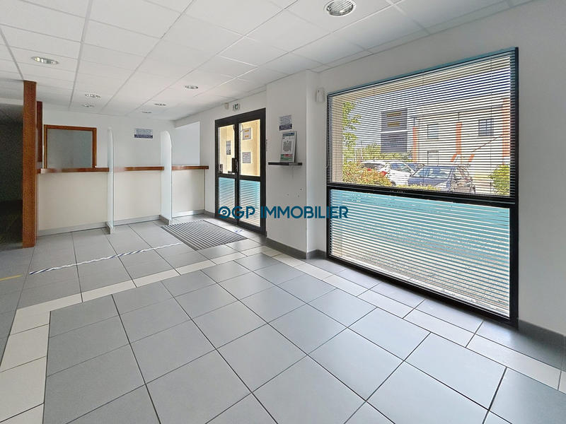 Local commercial - 207 m² - 15 pièces