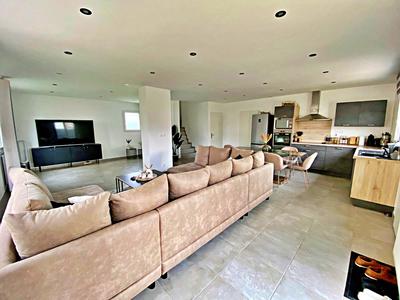 Maison - 112 m² - 4 pièces