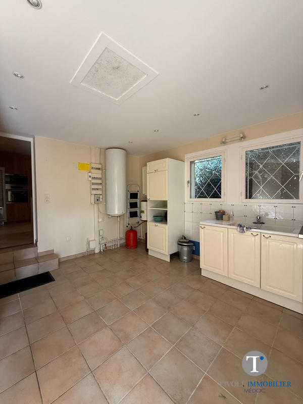 Maison - 237 m² - 8 pièces