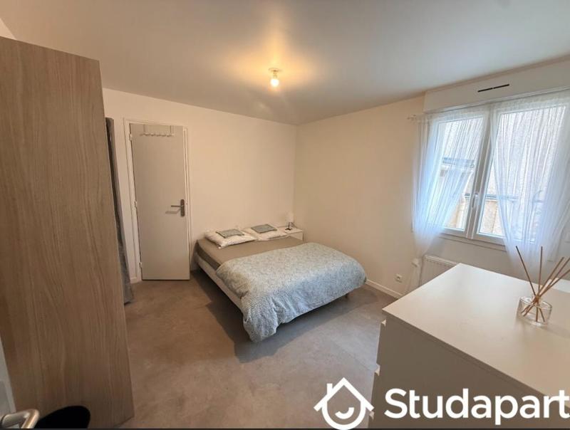 Chambre - 11 m² - 1 pièce