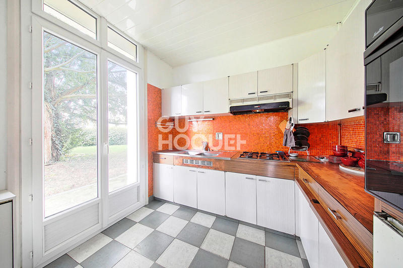 Maison - 261 m² - 13 pièces