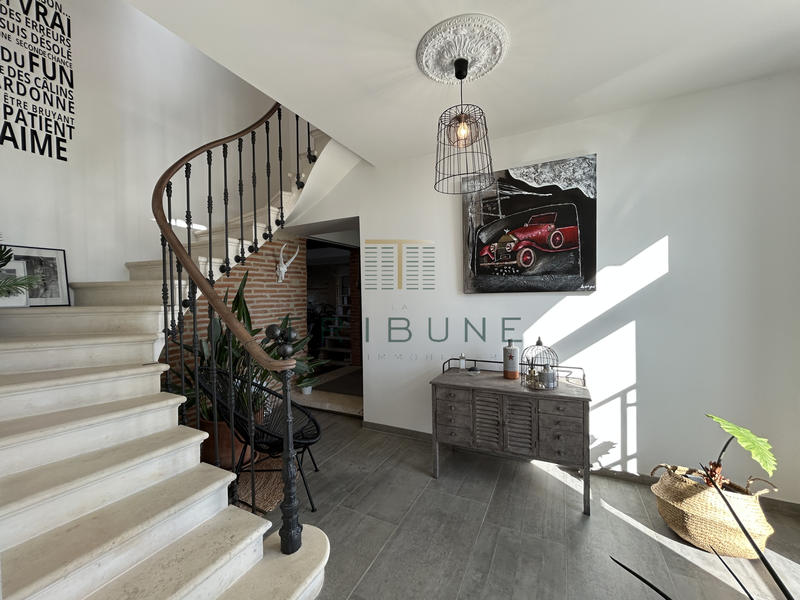 Maison - 262 m² - 9 pièces