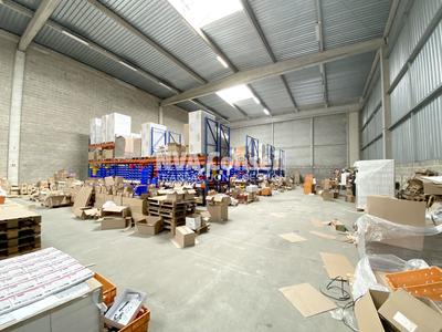 Entrepôt - 2 319 m²