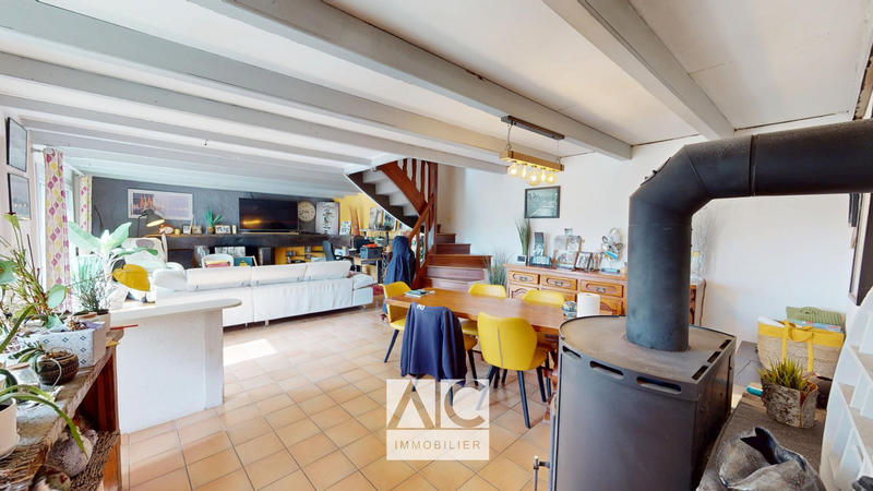 Maison - 195 m² - 8 pièces