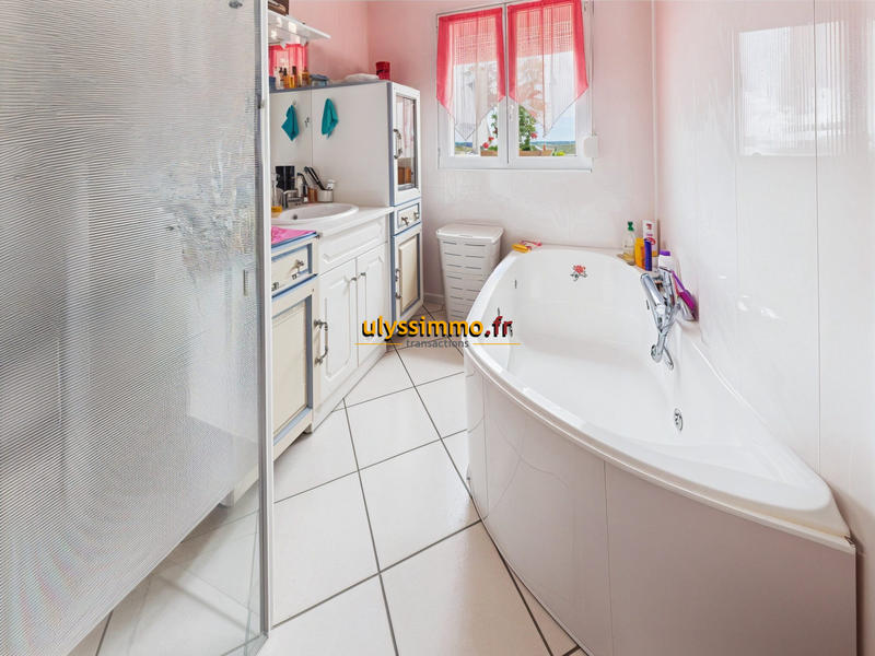 Maison - 184 m² - 8 pièces