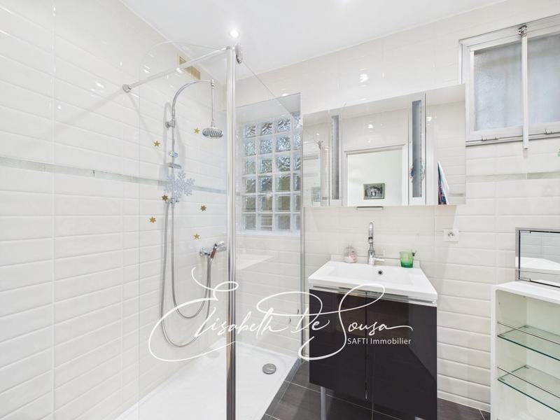 Maison - 267 m² - 7 pièces