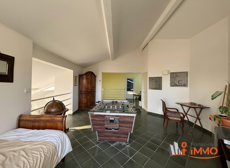 Maison - 220 m² - 8 pièces