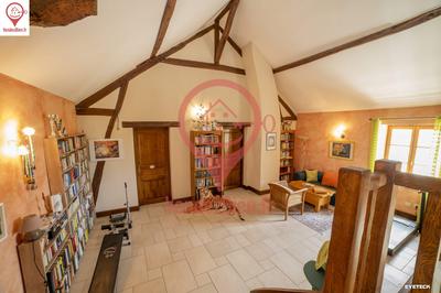 Maison - 240 m² - 9 pièces