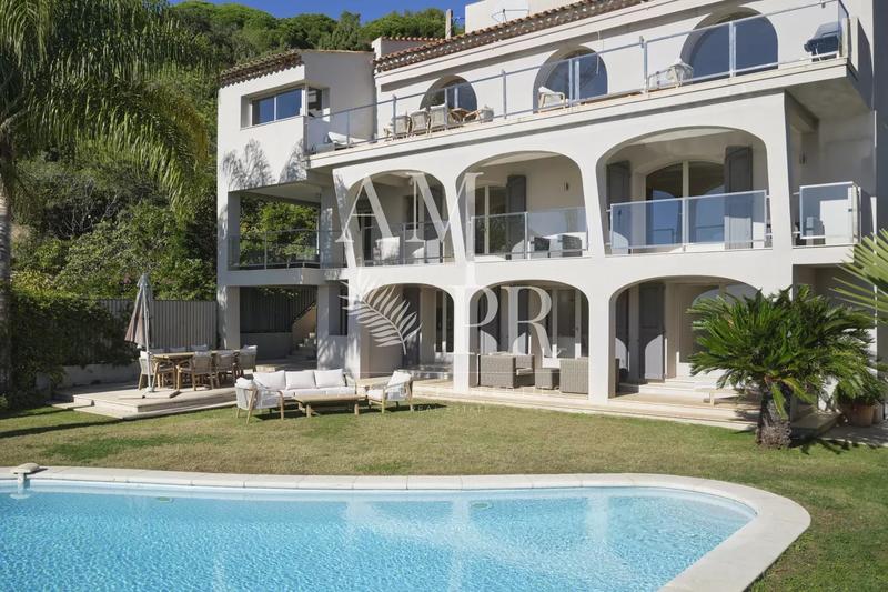 Villa - 300 m² - 6 pièces