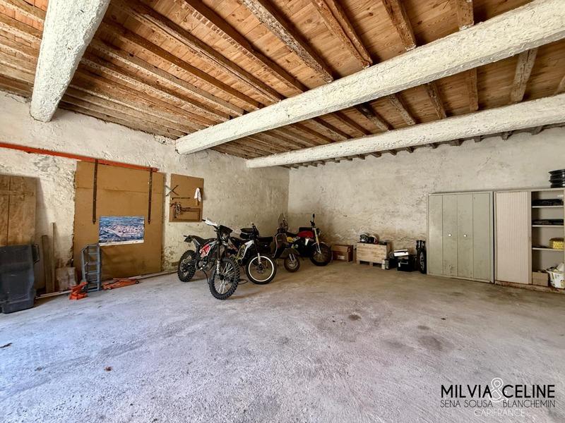 Propriété - 515 m² - 32 pièces