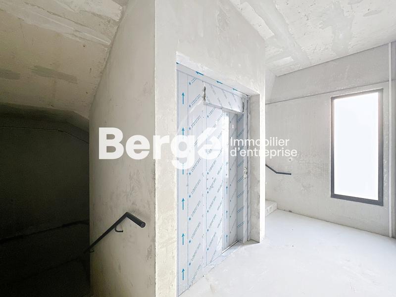 Entrepôt - 2 455 m²