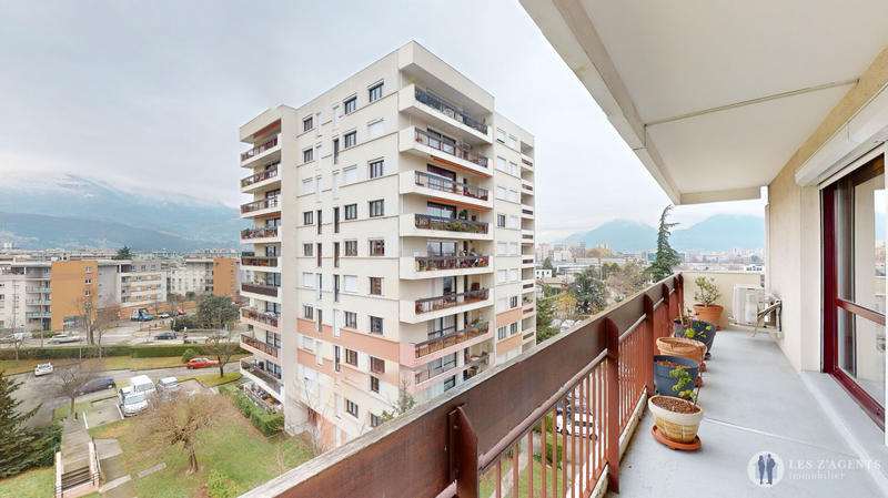 Appartement - 95 m² - 5 pièces