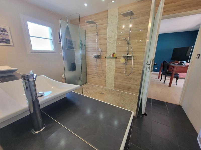 Maison contemporaine - 222 m² - 6 pièces