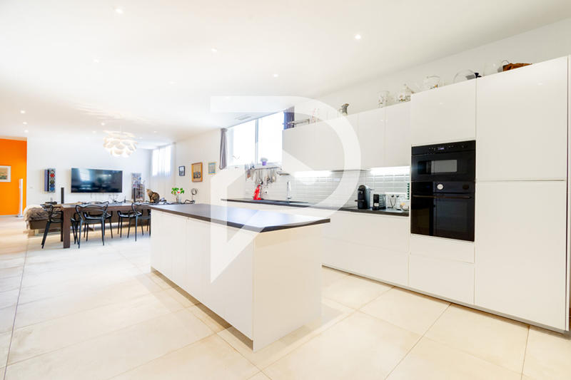 Appartement - 166 m² - 5 pièces