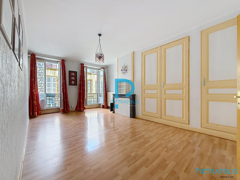 Appartement - 96 m² - 3 pièces