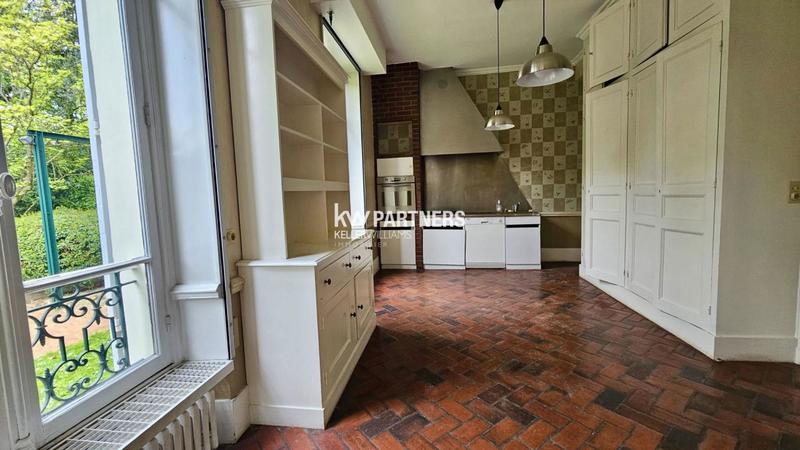 Maison - 320 m² - 11 pièces