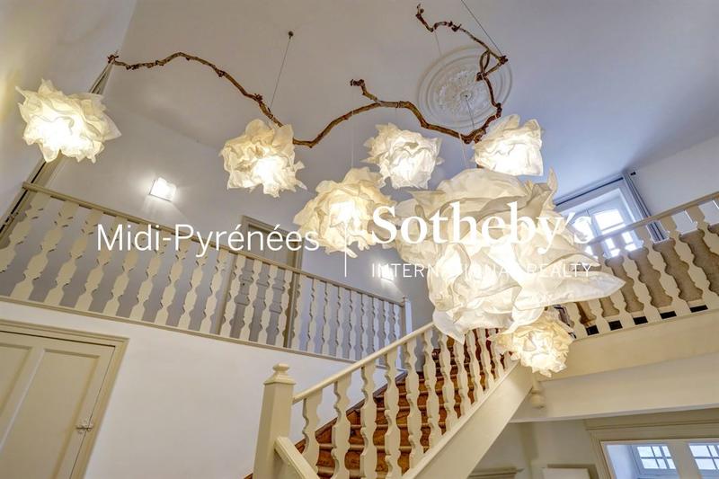 Maison - 458 m² - 12 pièces