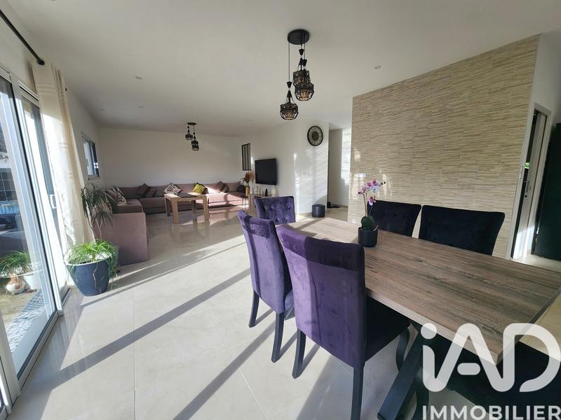 Maison - 200 m² - 8 pièces