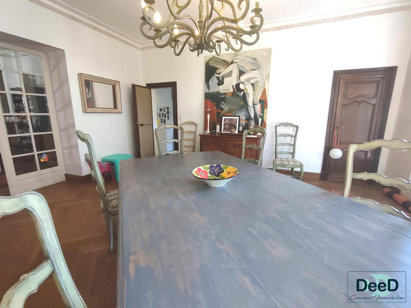 Maison - 366 m² - 9 pièces