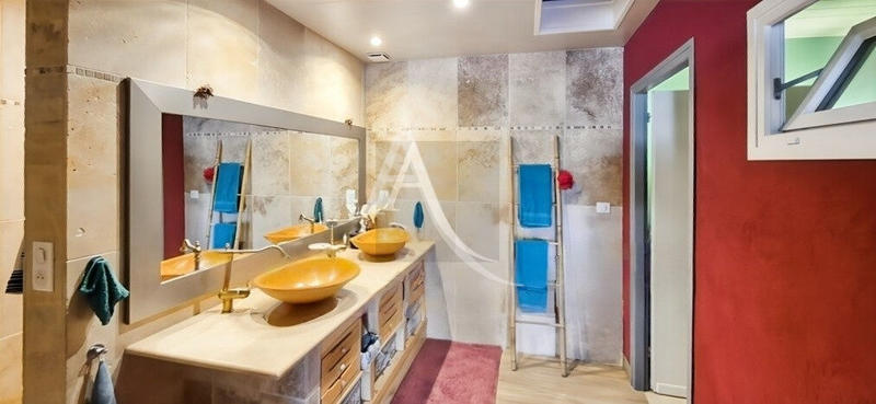 Maison - 180 m² - 6 pièces