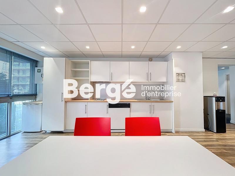 Bureau - 135 m² - 8 pièces