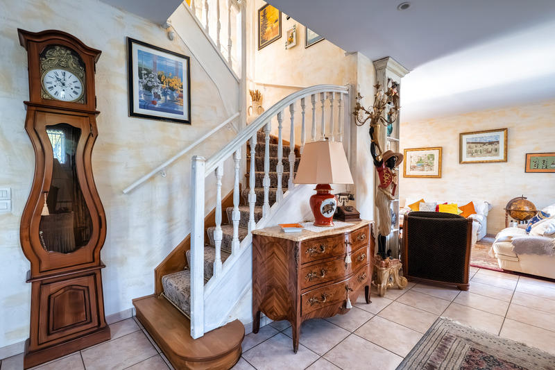 Maison - 250 m² - 8 pièces