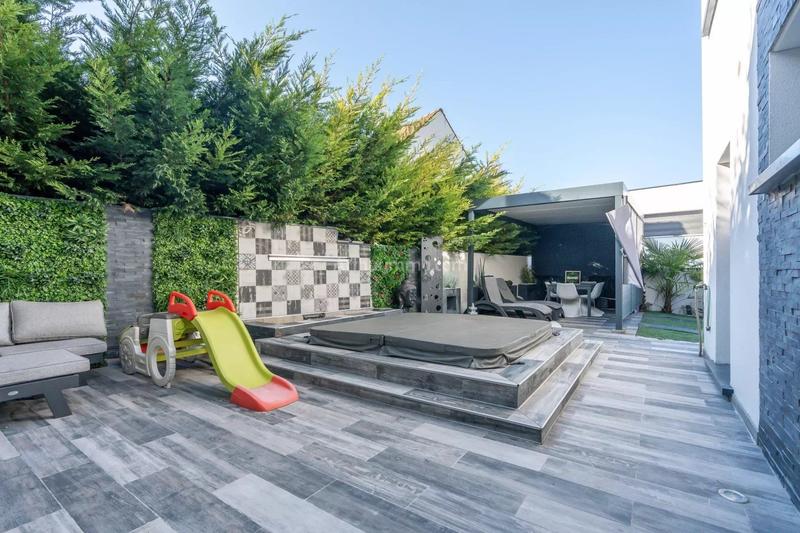 Maison - 145 m² - 5 pièces