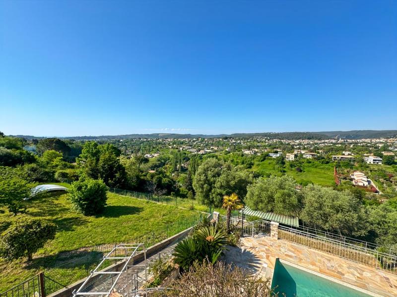 Villa - 300 m² - 5 pièces