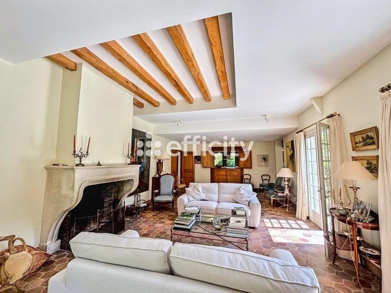 Maison - 240 m² - 9 pièces