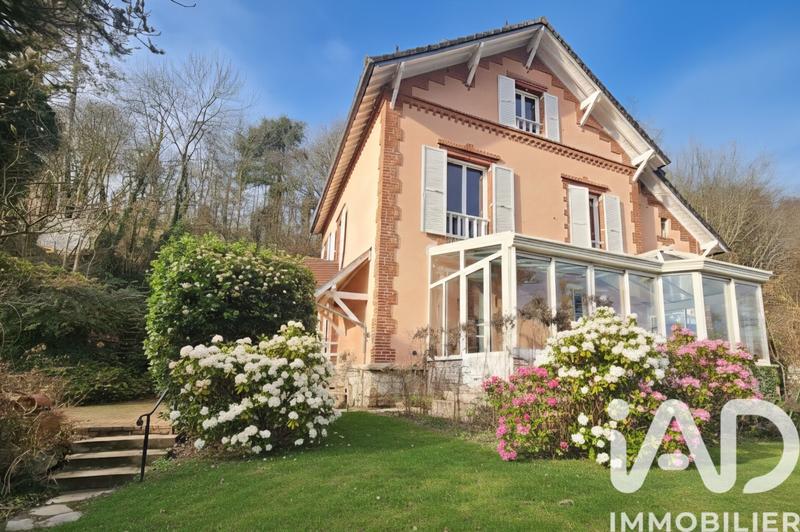 Maison - 260 m² - 8 pièces