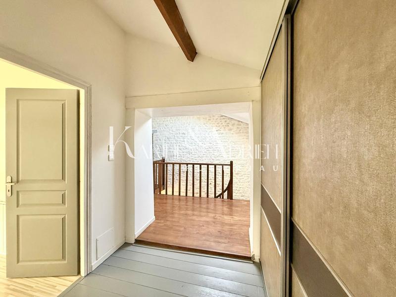 Maison - 201 m² - 7 pièces