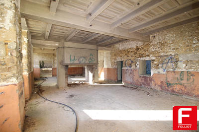 Immeuble - 2 600 m² - 15 pièces