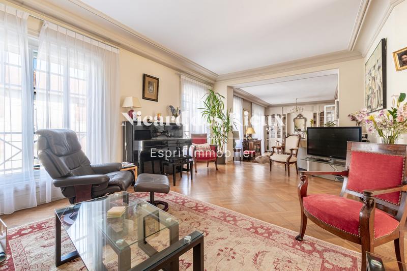 Maison - 210 m² - 8 pièces