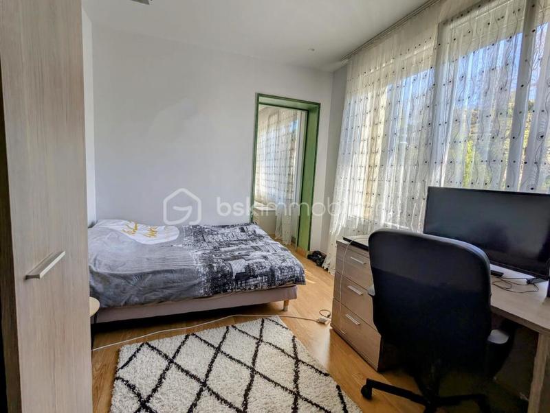 Maison traditionnelle - 185 m² - 7 pièces