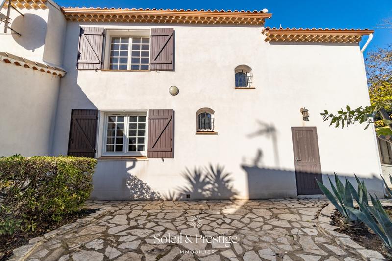 Villa - 210 m² - 8 pièces