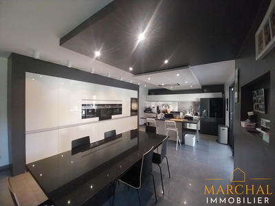 Villa - 251 m² - 8 pièces