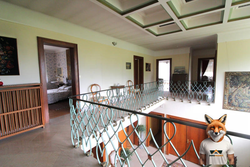 Maison - 246 m² - 9 pièces