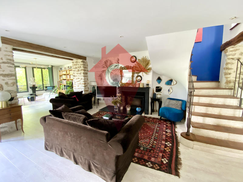 Maison - 210 m² - 8 pièces