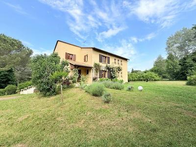 Propriété - 220 m² - 6 pièces