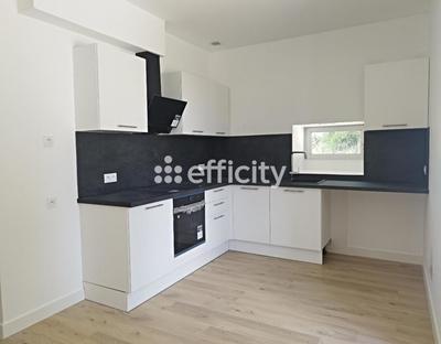 Maison - 280 m² - 10 pièces