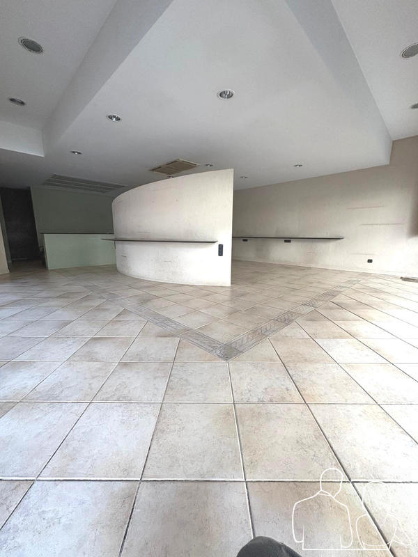 Local commercial - 90 m² - 3 pièces