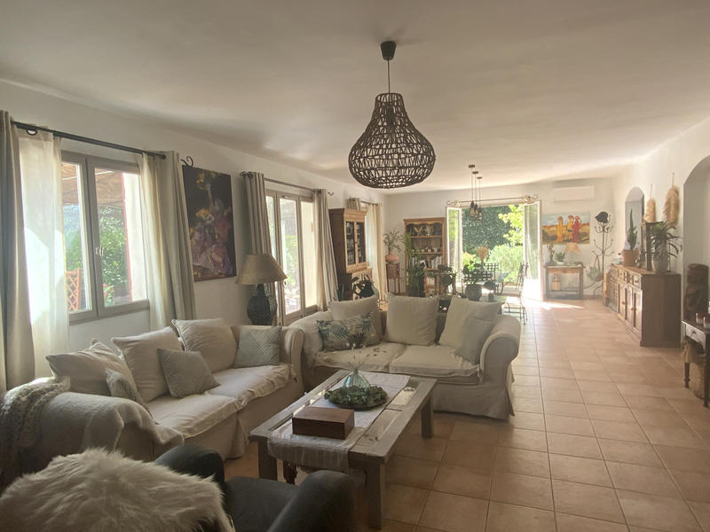 Maison - 275 m² - 10 pièces