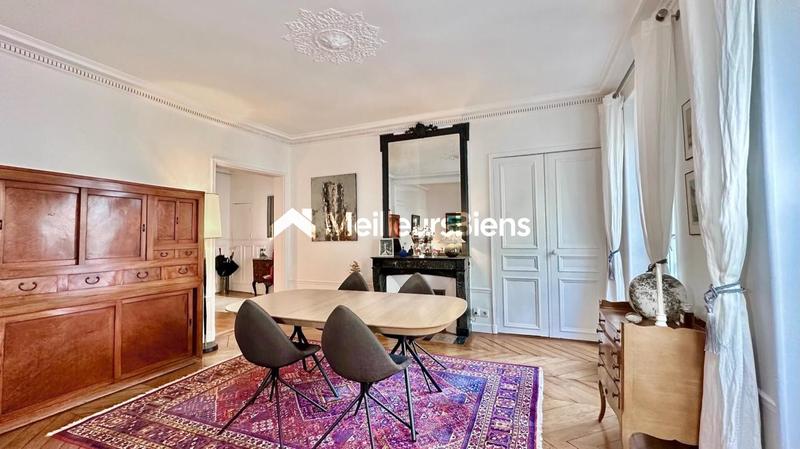 Appartement bourgeois - 86 m² - 4 pièces