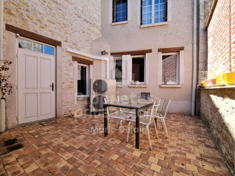 Demeure - 270 m² - 9 pièces