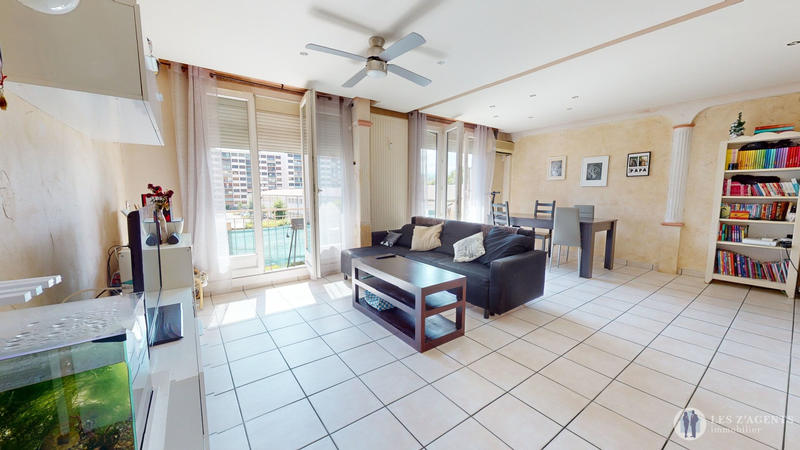 Appartement - 80 m² - 5 pièces