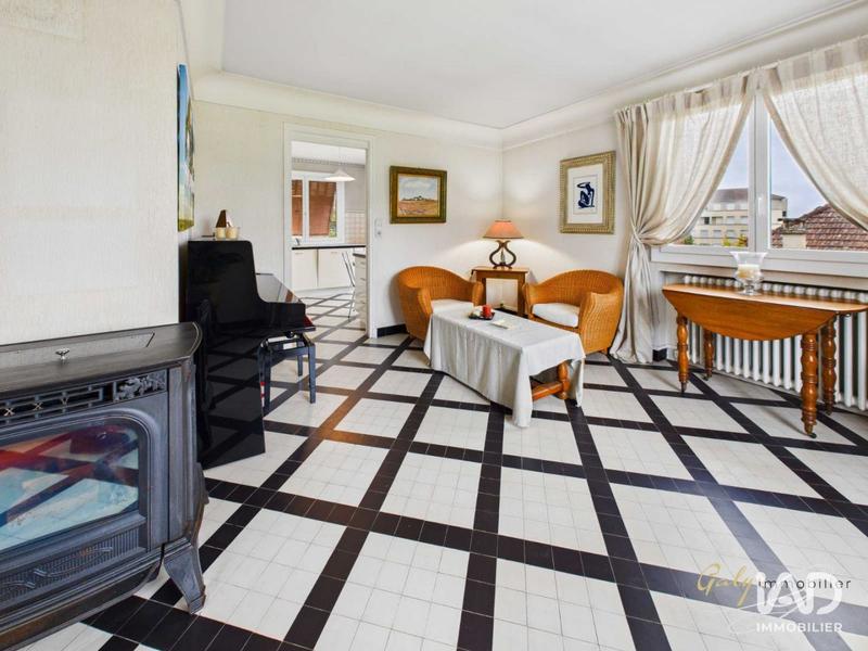 Maison - 207 m² - 7 pièces